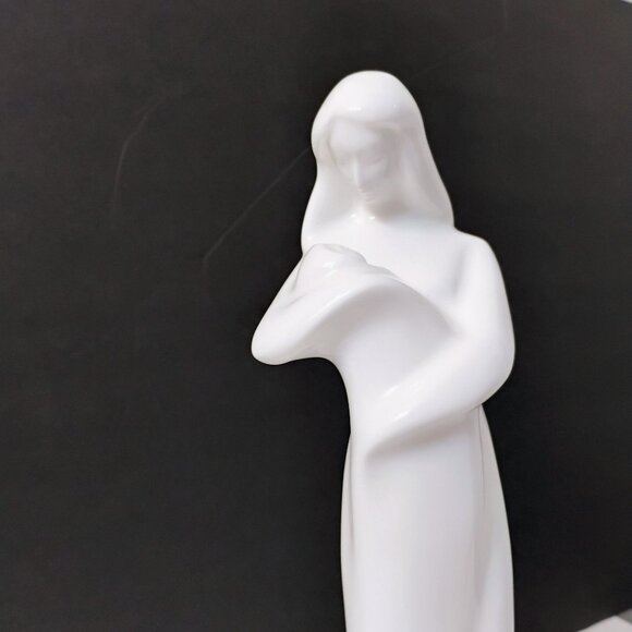 Royal Doulton Mother & Child Porcelain Figurine, Baby Family White Images 11.5" - Picture 8 of 9